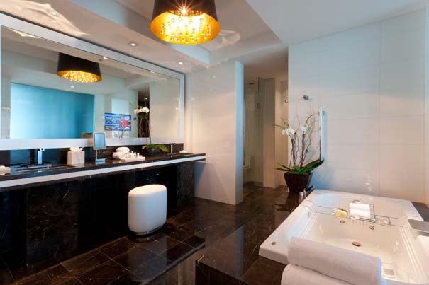 Hotel Beaux Arts Guest Room Bathroom