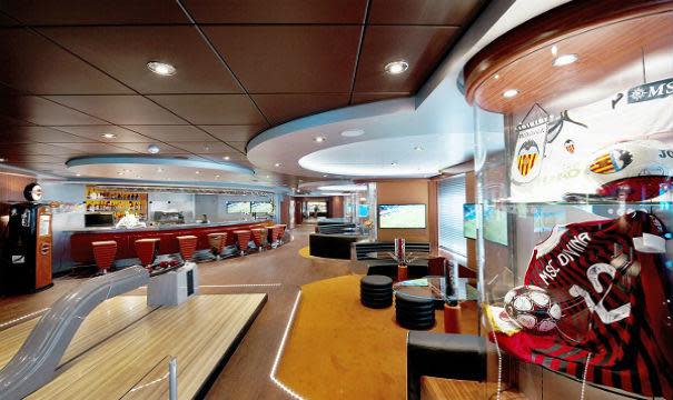 MSC Divina Sports Bar & Bowling