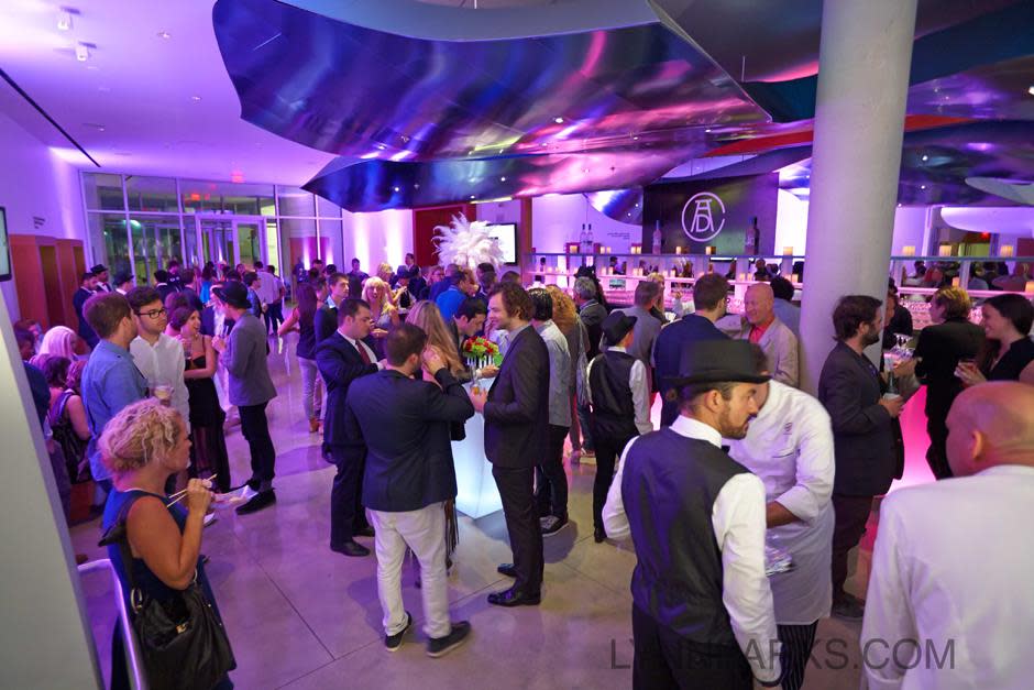 Atrium Corporate Cocktail Reception Photo by Lynn Parks