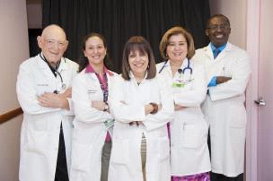 CHI's West Perrine Le centre de santé offre des soins primaires, des soins dentaires, des laboratoires, le transport gratuit, la livraison des médicaments sur ordonnance et l'inscription à l'assurance