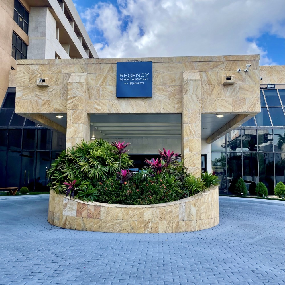 Regency Miami Airport by Sonesta Entrance