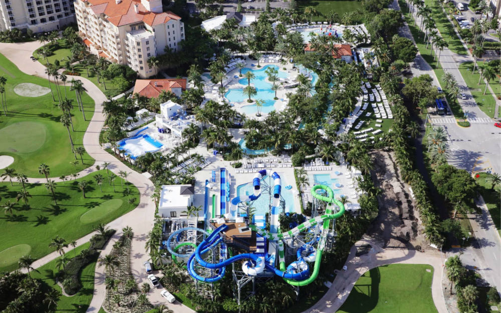 JW Marriott Miami O Turnberry Resort & Spa está situado entre o Beach em Sunny Isles, e Aventura Mall .