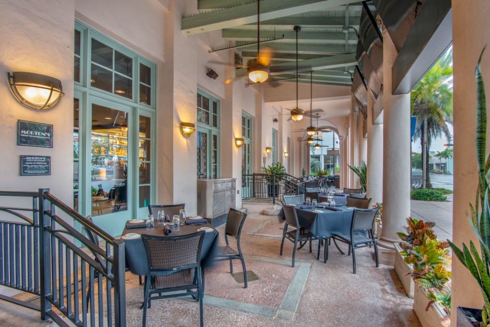 Morton's Coral Gables patio.