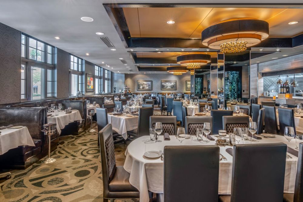 Morton's Coral Gables main dining room.
