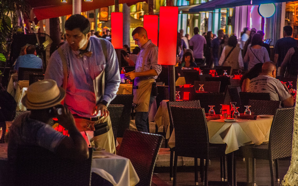 Lincoln Road - Dining outside all year round. Lincoln Road - Dining outside all year round.