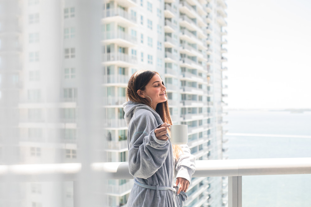 Femme, balcon