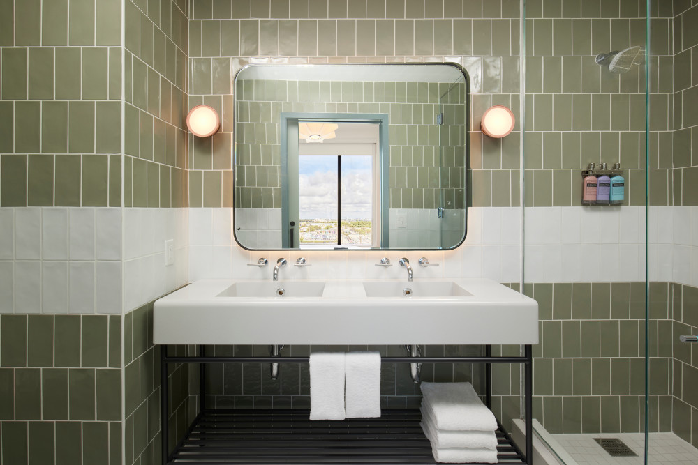 Suite Bathroom