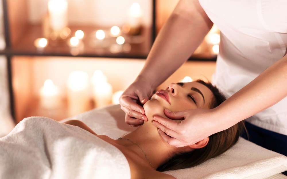 Nourishing and Sculpting Facial. Lux MedSpa