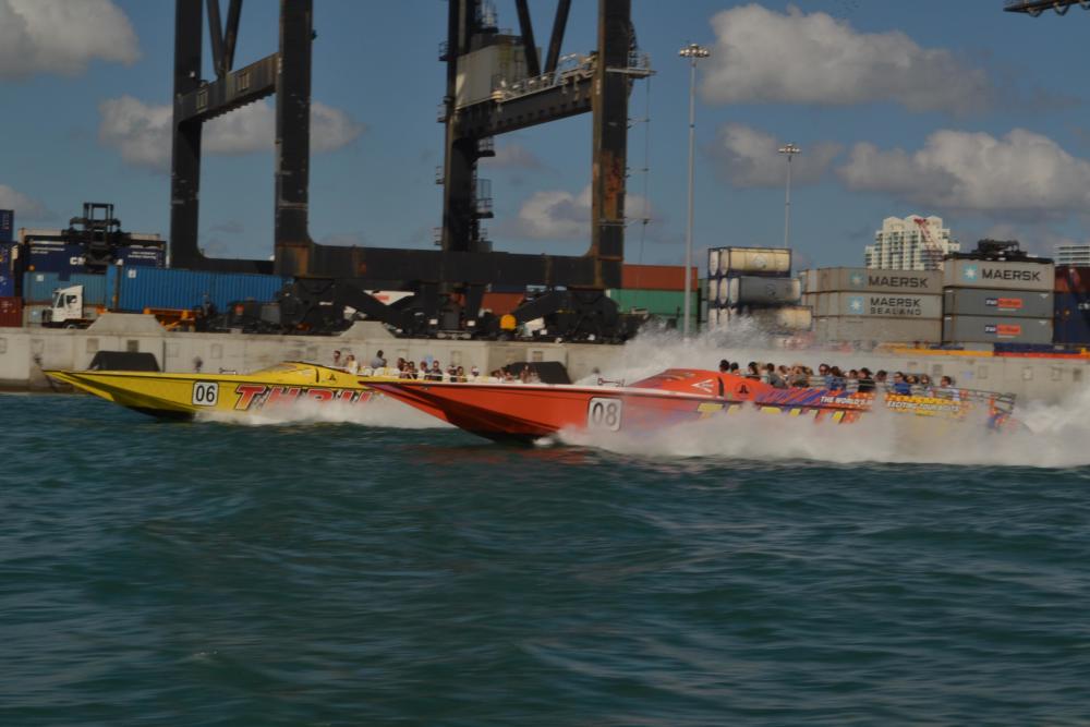 Thriller Miami 06 & 08 race each other. Thriller Miami 06 & 08 race each other.