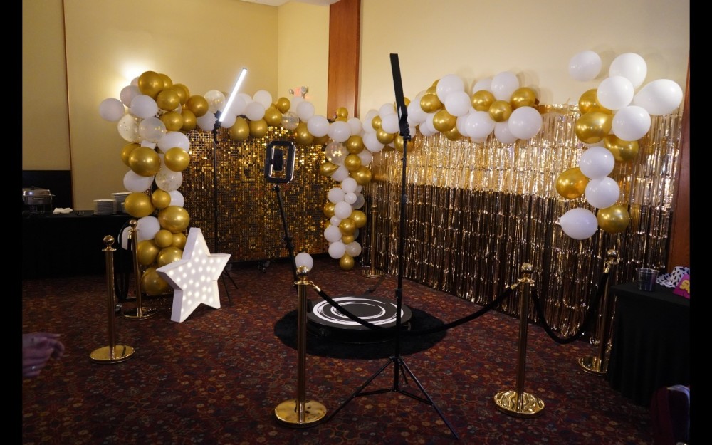 Our 360 Video Booth captures every angle with top quality. Holding up to 5 people at once, it's perfect for any occasion.