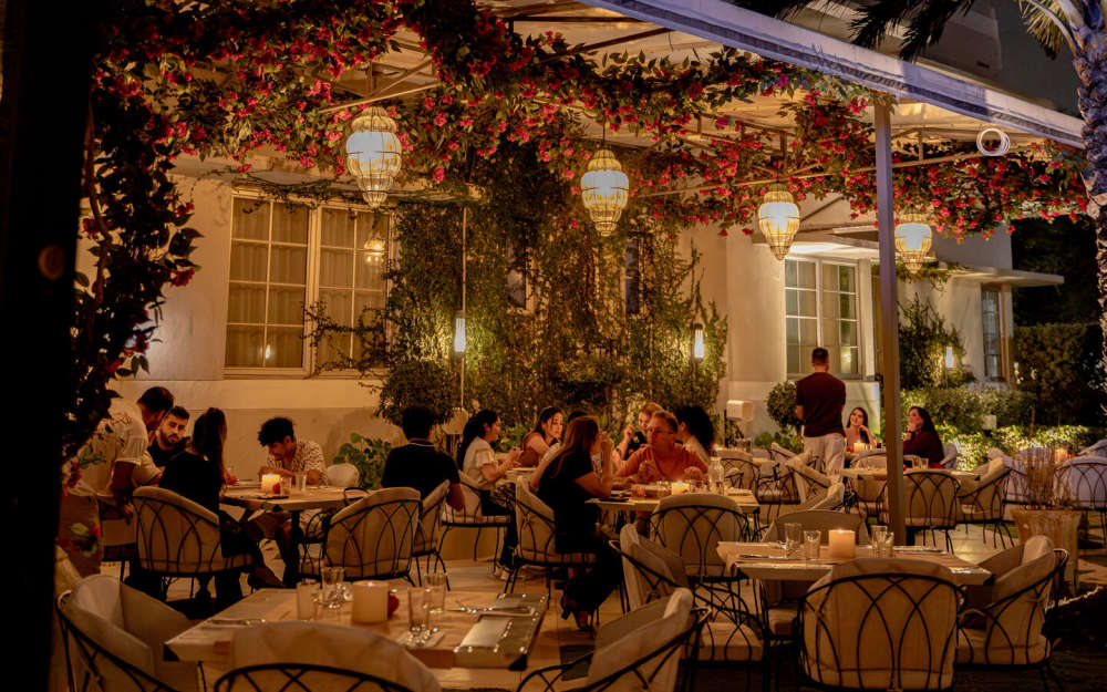 This is indoor -outdoor magic. Miami air. Mediterranean soul.
Big energy. Zero stiffness.