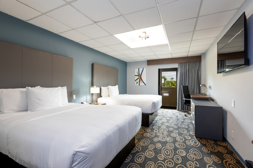 Double Queen Spacious Room 55'TV with Mini Fridge