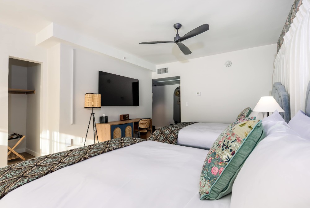 Bedroom (Double Queen)