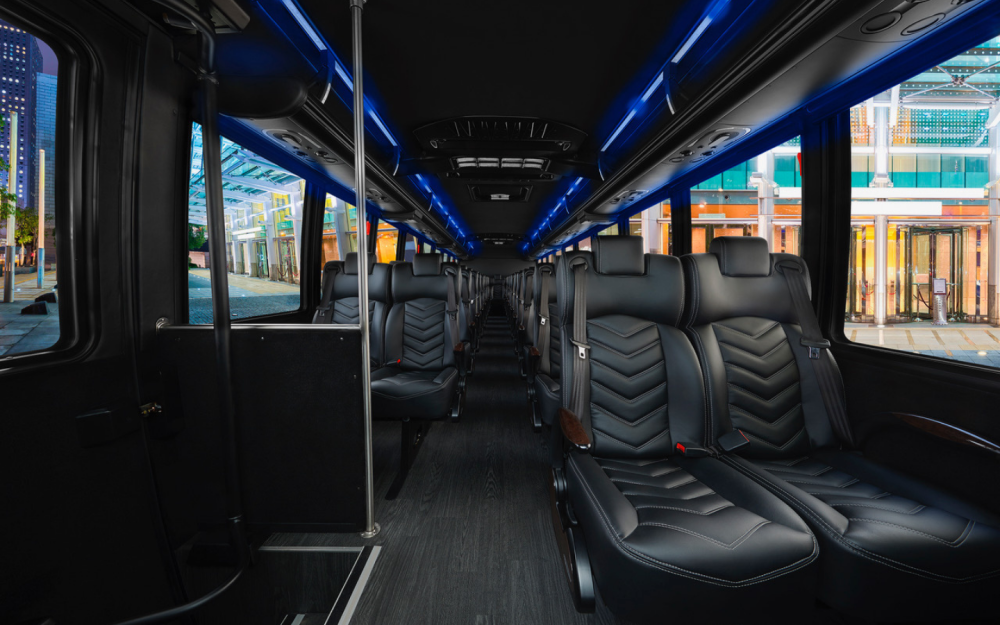 EIN 57 Passagier-Luxus-Triebwagen