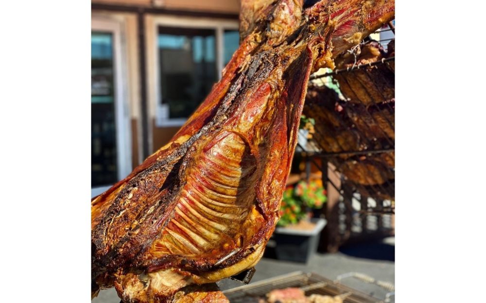 In addition to our top-quality meats that we cook daily, sometimes a year we light the wood fire for our traditional grill.