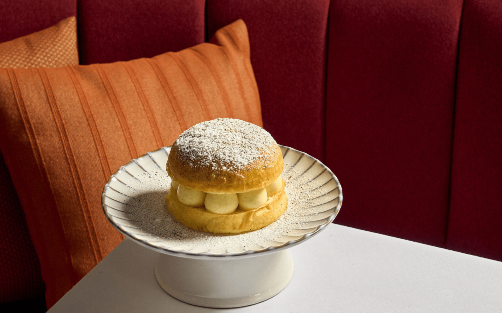 «Tropézienne» brioche cake, filled with a delicate Madagascar vanilla cream