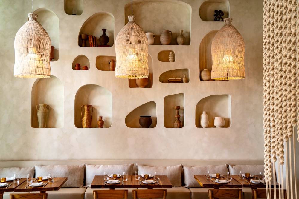 Where coastal elegance meets effortless Miami style: warm, sophisticated, and made for unforgettable moments.