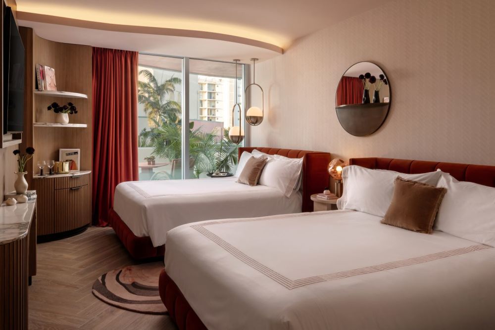 Queen-Queen guestroom with balcony