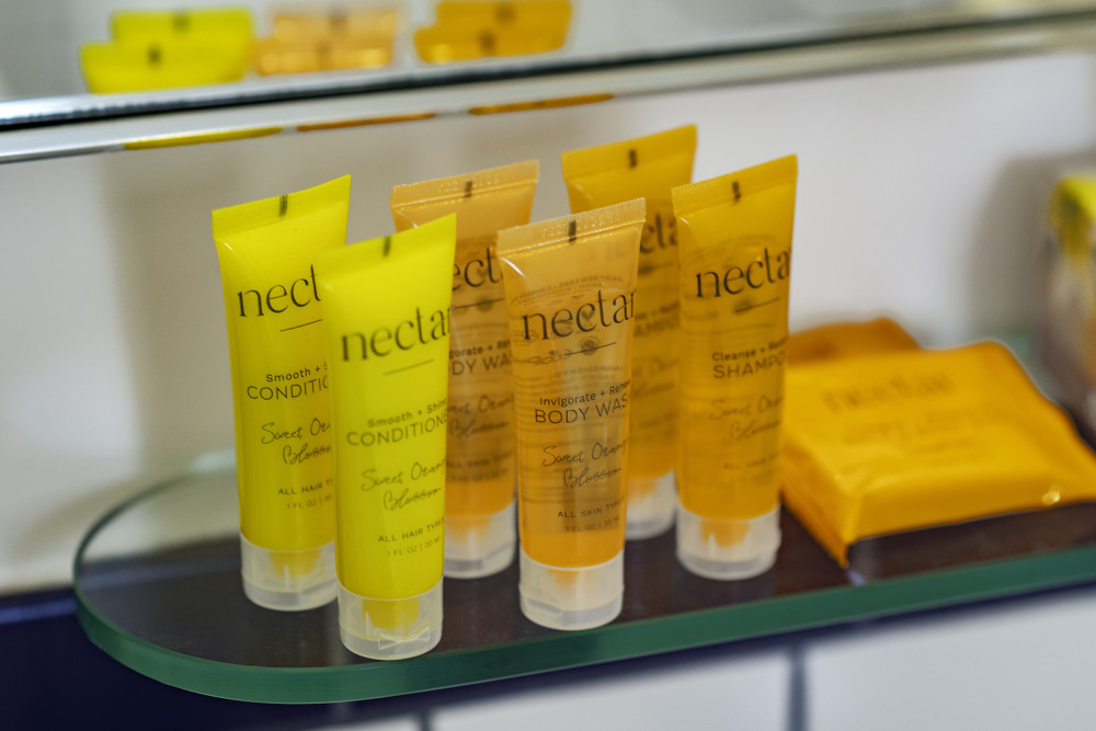Queen Room - Bathroom amenities