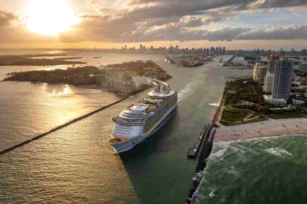 Avalon Hotel Cruise Port Nearby