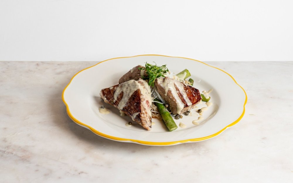 8 Oz Seared,Rice Noodles,Asparagus,Red Wine & Green Peppercorn Cream Sauce.