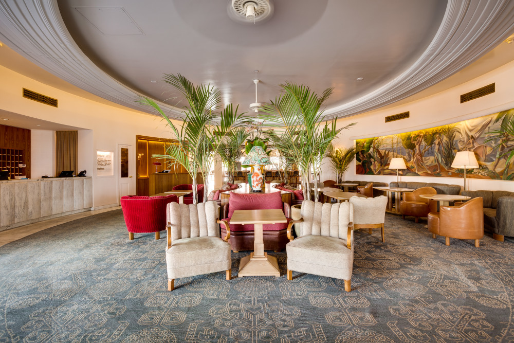 Lobby & Lounge