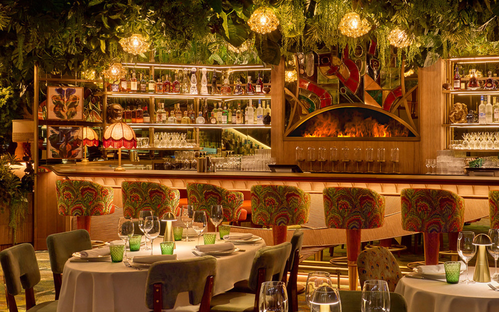 Amazonico bar and dining area