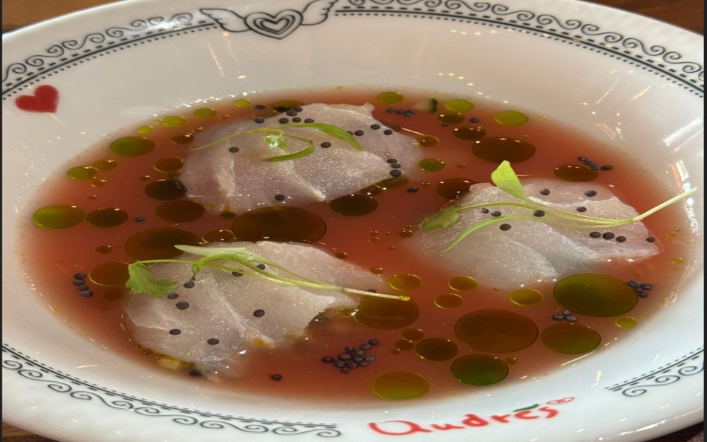 Immergiti nei sapori vibranti con il nostro quotidiano Fresh crudo, bagnato nell'aguachile di anguria e baciato con olio di menta e jalapeño