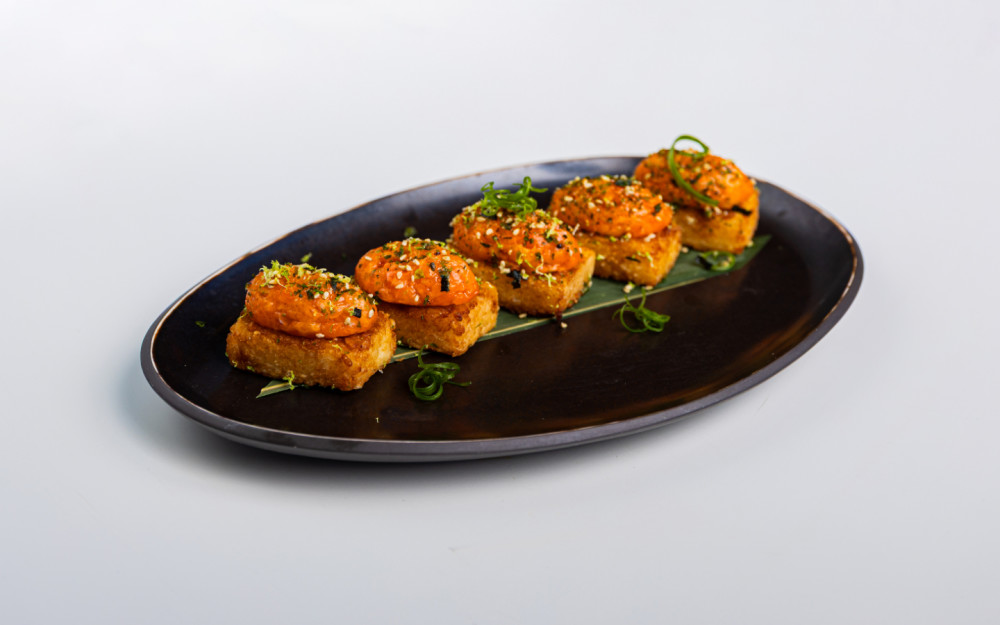 Crispy, craveable, and made to share—Palm Tree Club’s salmon rice bites bring the flavor and the vibe to your table. Who’s grabbing the next one?