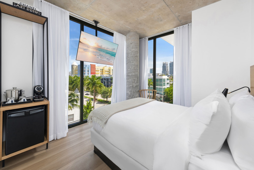1 King size bed, 200 to 280 Sq. Ft., Computer desk, City-View-Icon