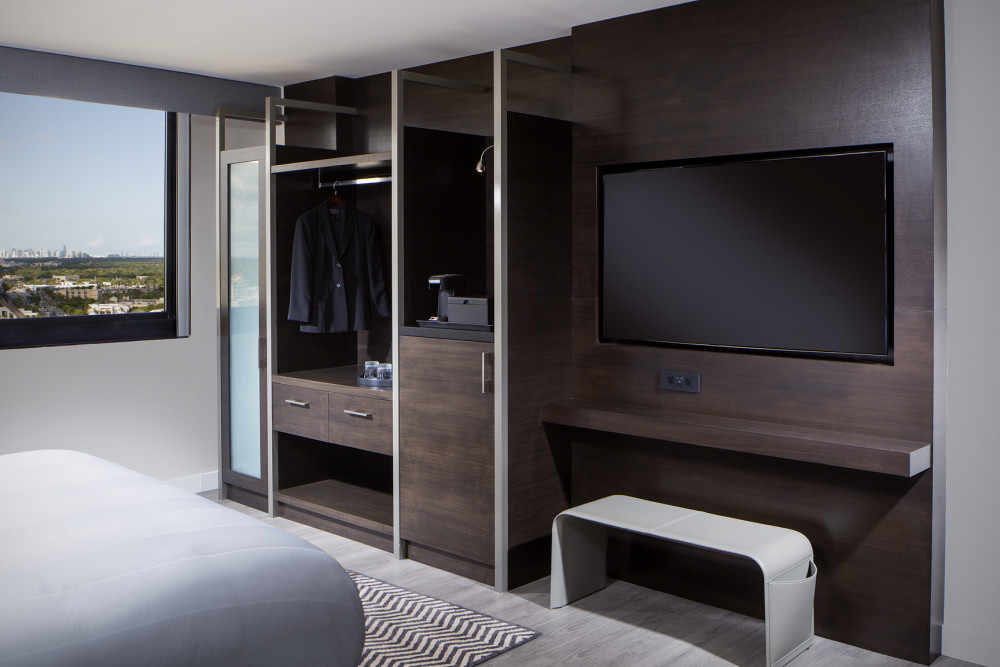 Design Guest Room Closet View