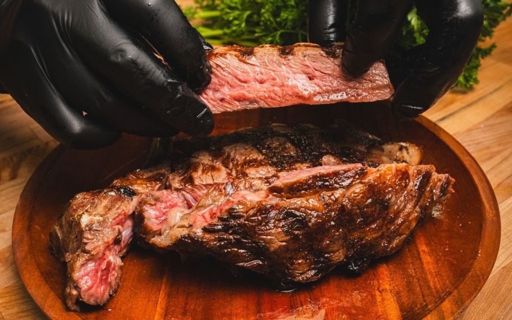 Our cuts are selected for their highest quality to guarantee the experience of eating the best Argentine style meat.
