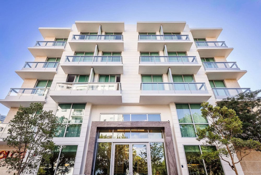 Wake up in one of Miami Beach’s most charming streets, just steps from the Convention Center, Lincoln Road and the beach.