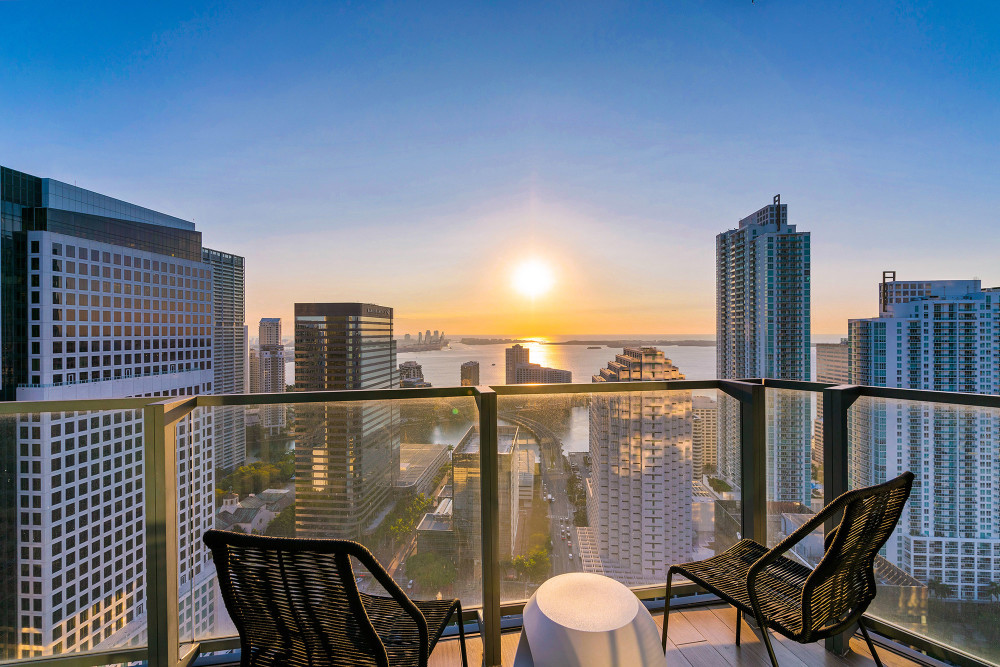 Bay Plus King Room
