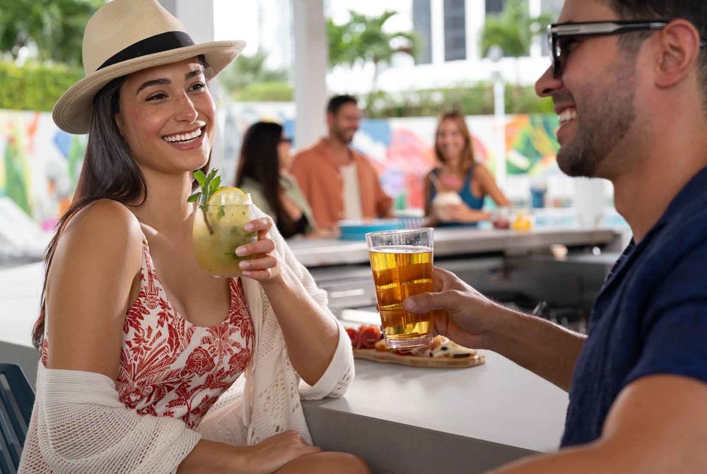 Located on the 5th floor of Miami Marriott Biscayne Bay, Edgewater Pool Bar overlooks Biscayne Bay and the Miami Skyline.