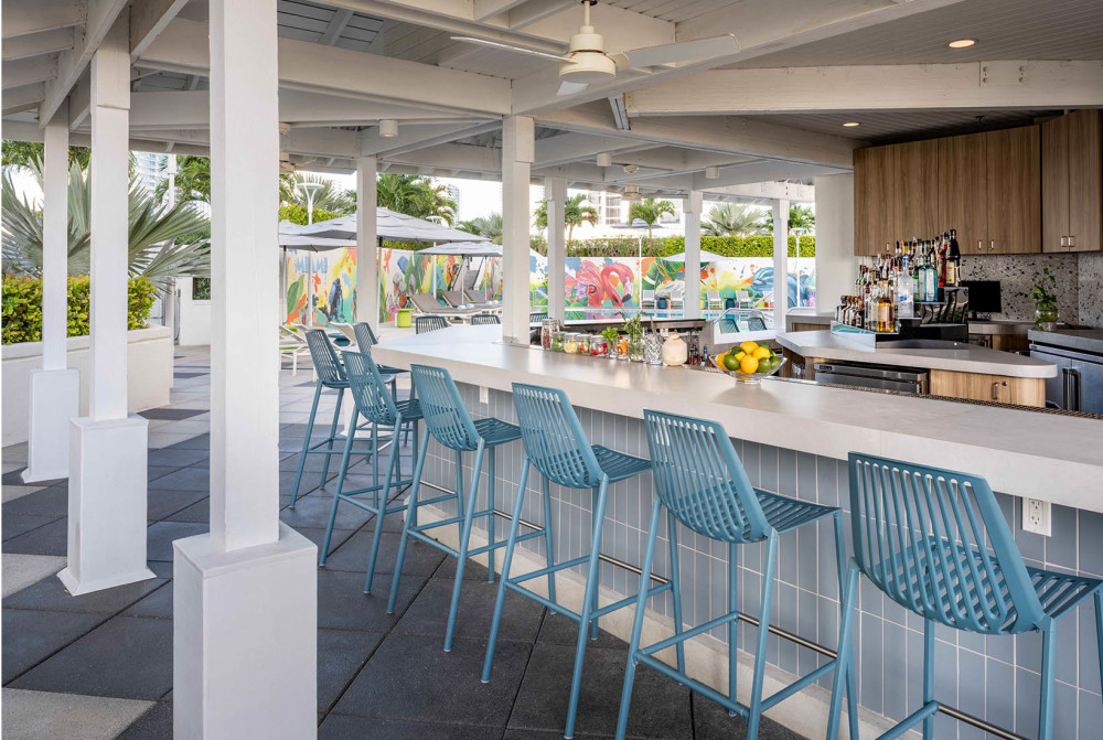 Pool bar located on the 5th floor of Miami Marriott Biscayne Bay
