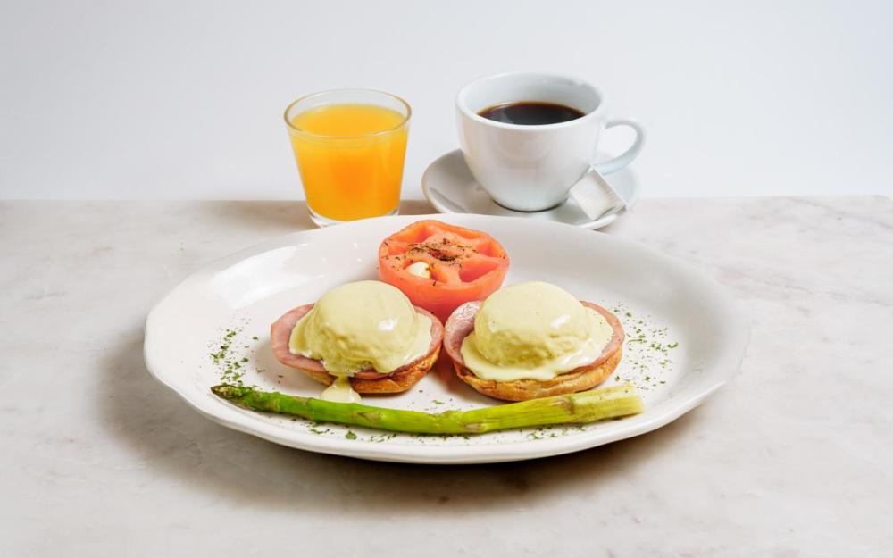 Poached Eggs, Canadian Bacon, Toasted Muffins, Roasted Tomato & Asparagus, Hollandaise Sauce.