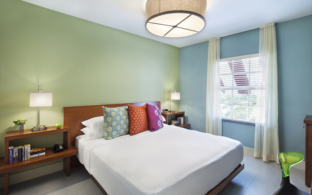 El Paseo Hotel bedroom