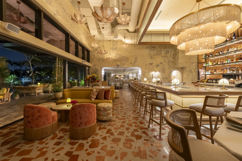 Elia bar & lounge area