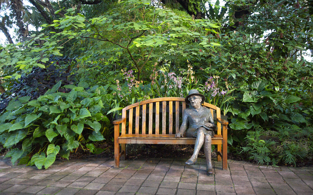 Bench sculpture