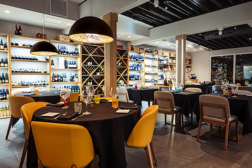 FERRARO'S KITCHEN INDOOR