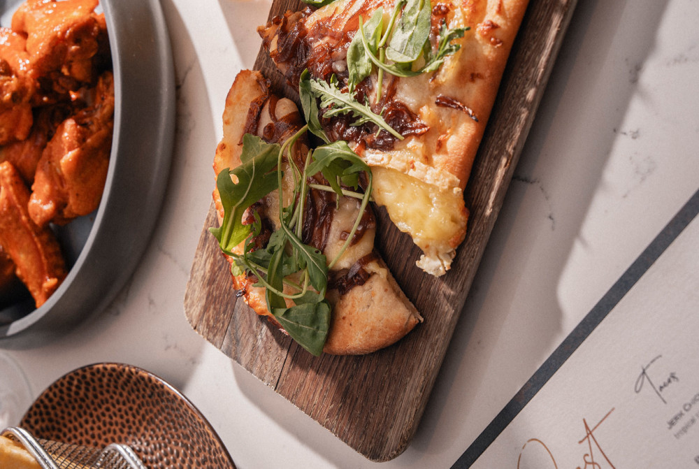 Chef‑inspired coastal dishes and refreshing cocktails highlight the flavors of Miami at Gold Coast Kitchen + Cocktails, bayside.