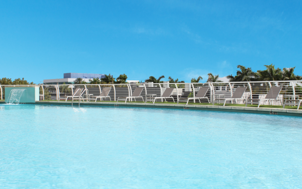 Rooftop Pool Nuvo Suites Hotel in Miami