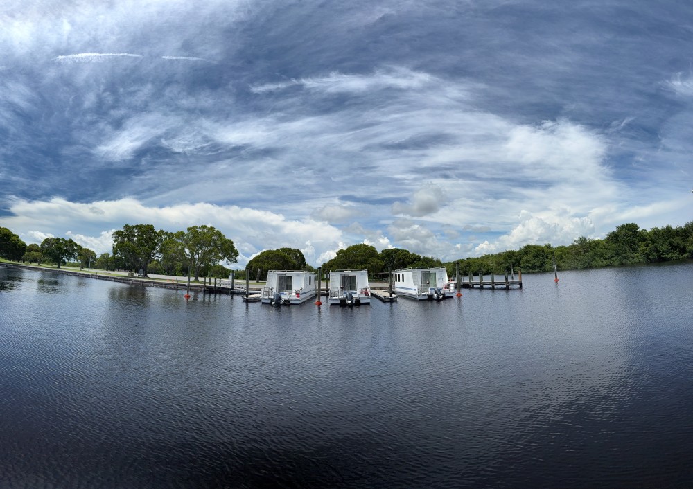 Flamingo Houseboats Pano