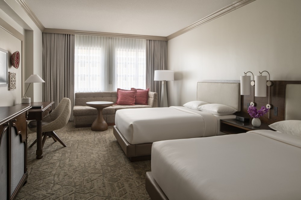 Quarto de hóspedes com cama de luxo