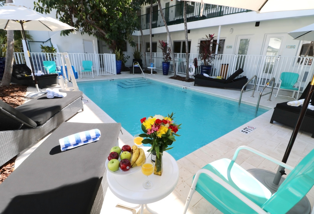 The brand new pool at the Seaside Apartments Hotel is a tropical oasis surrounded by lush plants and brightly colored turquoise pool chairs. You will find it refreshing to lounge poolside on a hot day with a cool beverage under the white umbrellas. Comfortable black pool lounge beds and soft beach towels will be awaiting you. Being no deeper than 5ft., it’s perfect for family water play or a morning fitness routine. Book a courtyard accommodation and enjoy a calming blue pool view from your doorstep.