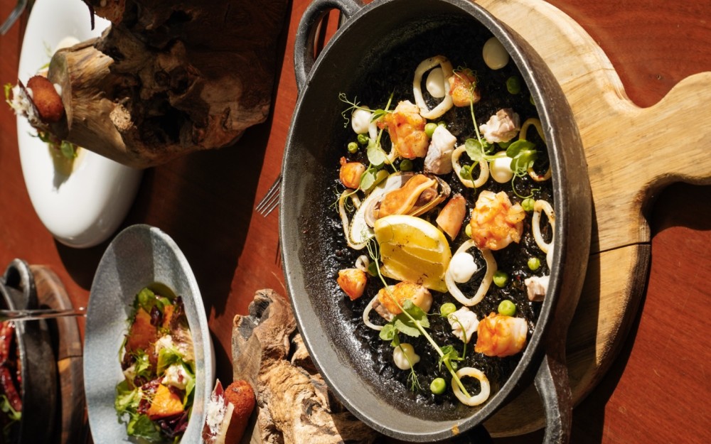 BLACK SOCARRAT WITH SEAFOOD AND FISH