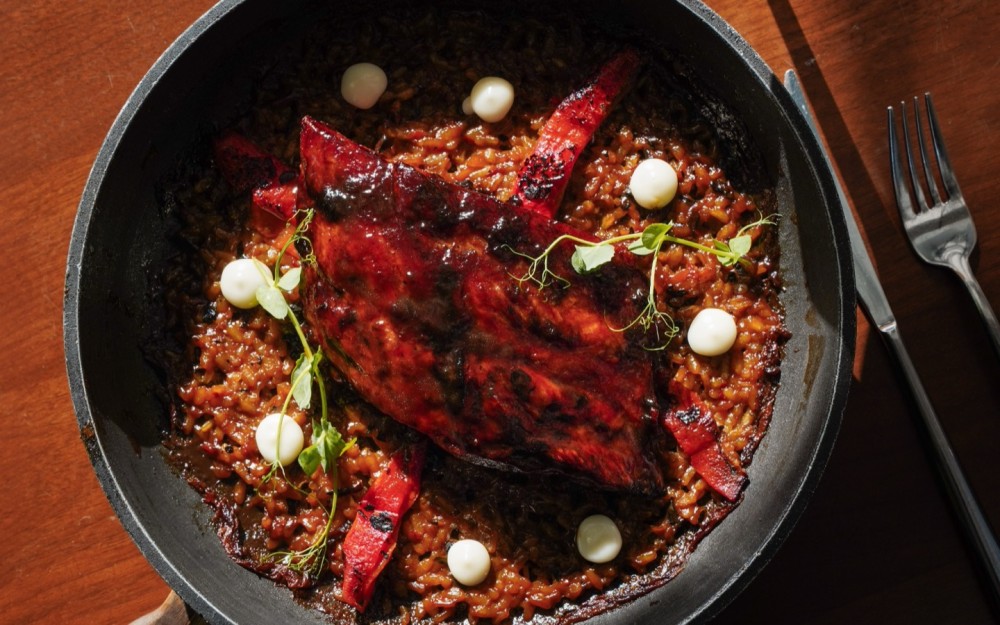 PORK RIBS RICE WITH ROASTED RED BELL PEPPER