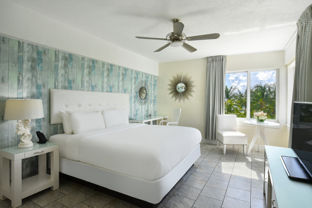 Oceanfront Room
One King size bed
TV
Complimentary Wi-FI
Luxury Linen and toiletries
In room beach chairs and beach towels
Robes
Safe
Iron and Ironing Board
Hairdryer
IHome radio-clock
Personalized temperature control
Nespresso Coffee Machine
