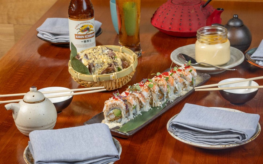 Taste the fusion! Crispy Ebi Roll, juicy Picanha Baos, and creamy Passion Fruit Mousse—each bite bursting with bold, unforgettable flavors.
